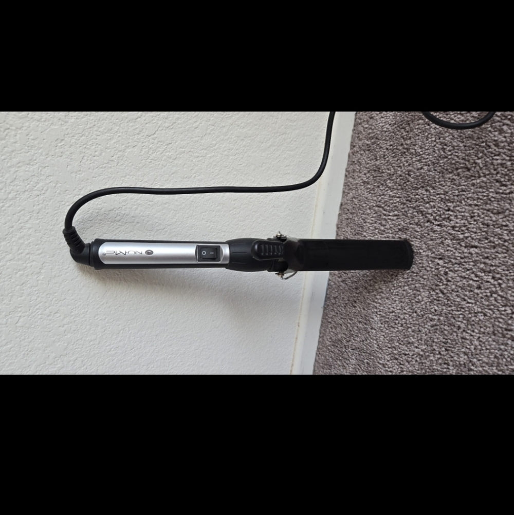 Nume Silver and Black Curling Iron